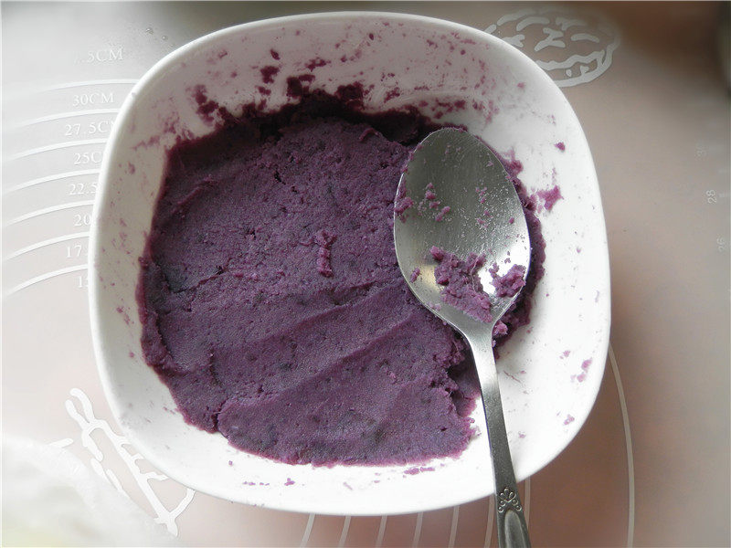 Purple Sweet Potato Rose Bread Steps: 4